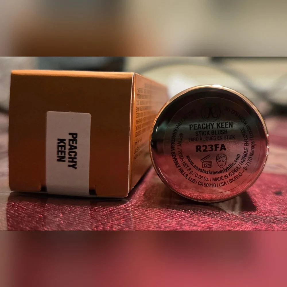 Anastasia Beverly Hills Cream Stick Blush with Applicator (Shade: Peachy Keen)